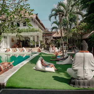  Hostal Puri Garden &